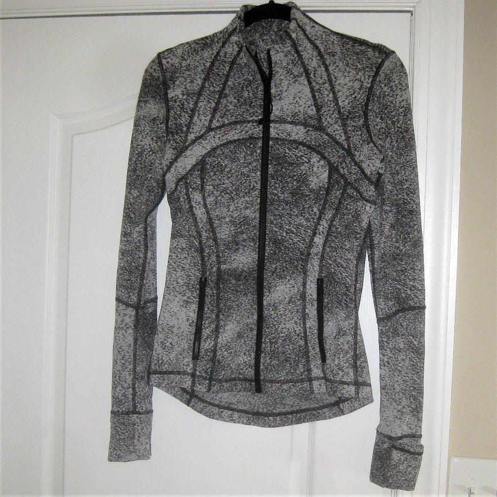 Lululemon DEFINE Jacket Sz 6 Black Gray Space Dye Zip Front Long Slv